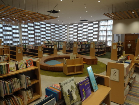 土佐市立市民図書館